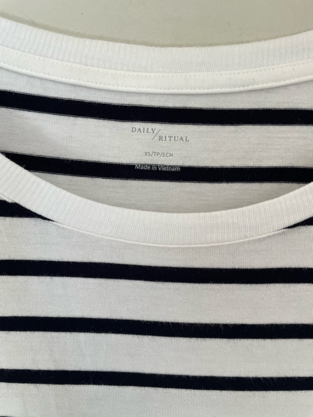 Daily Ritual Striped Relaxed Fit Tee Size XS Casual Athleisure Neutral - Picture 3 of 6